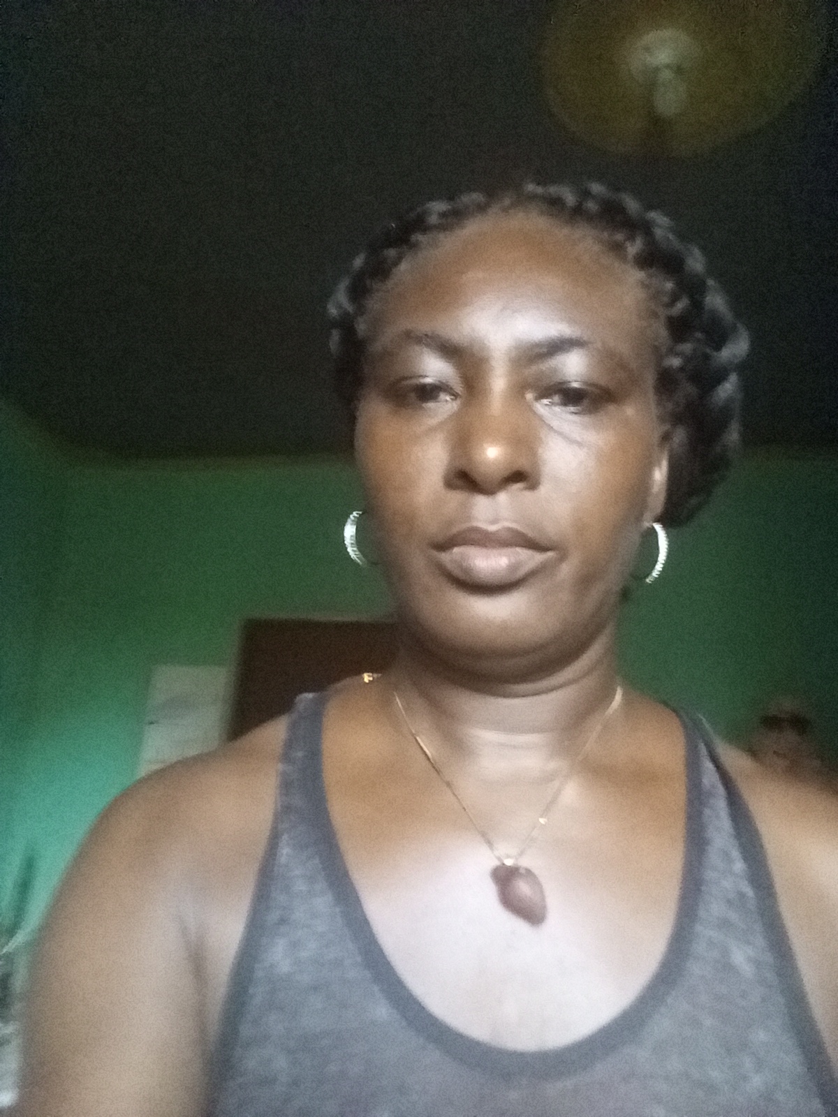 Earnisten , Caregiver in Kingston